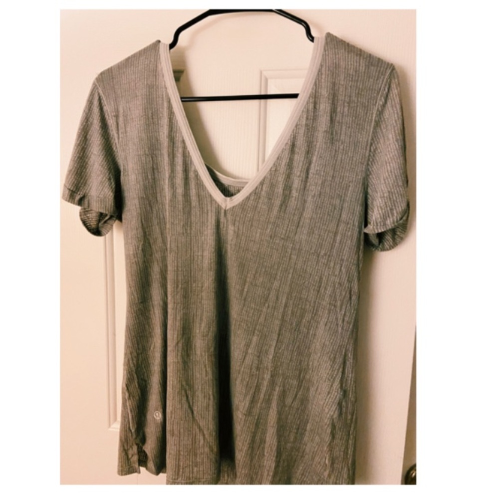LULULEMON GREY & WHITE T